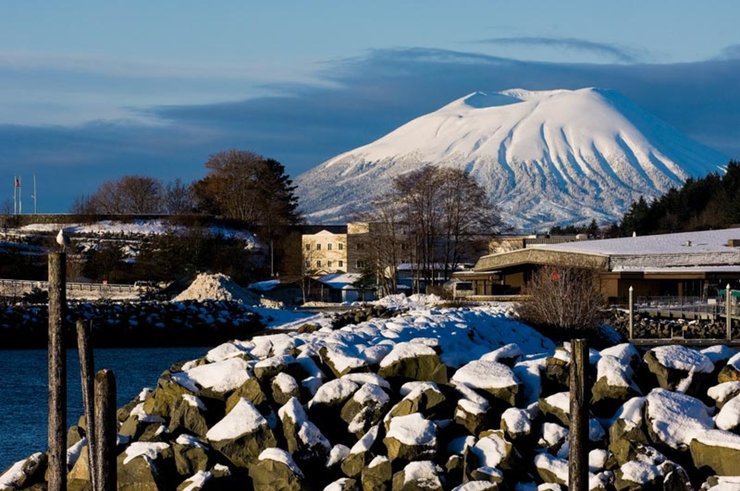Вулкан Еджкумб, Аляска, найкращий розіграш в історії, виверження вулкана, першоквітневий жарт, пробудження вулкана, налякані жителі