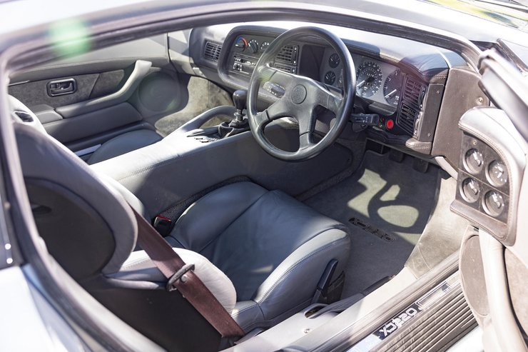 Салон Jaguar XJ220, Jaguar XJ220 1992, суперкар Jaguar, капсула часу