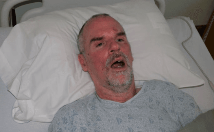 Женщина читает газету, газета, статья в газете, СМИ, статья в газете помогла раскрыть тайну, пропавший без вести, мужчина пропал 25 лет назад