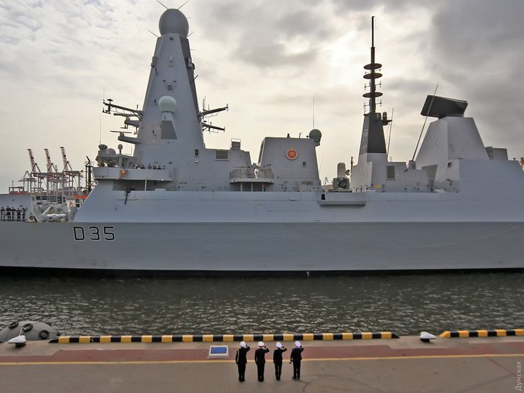 Британский эсминец Dragon