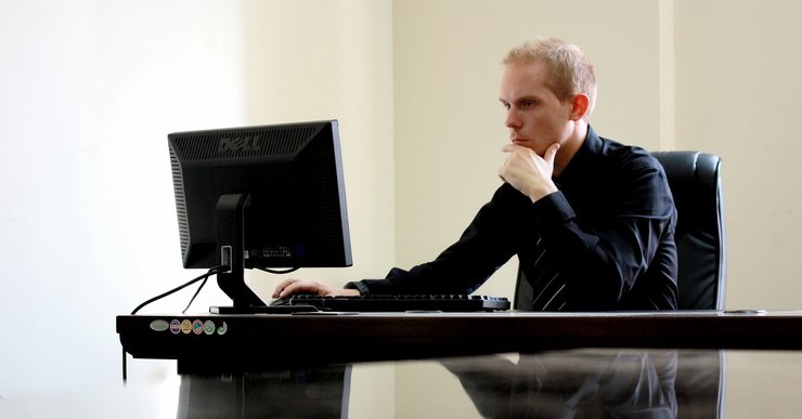 Компьютер Оцифрованная трудовая книжка, которую можно увидеть онлайн, позволит в будущем автоматически выйти на пенсию