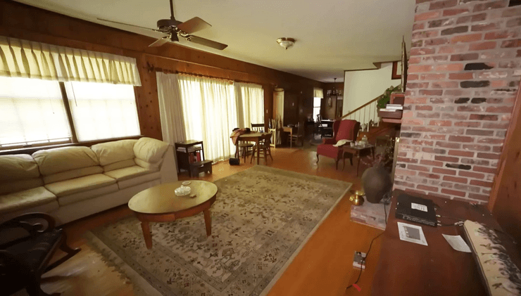 Заброшенный особняк, дом застывший во времени, дом пилота ВВС, разбился на заднем дворе, капсула времени, дорогая мебель, жуткий дом