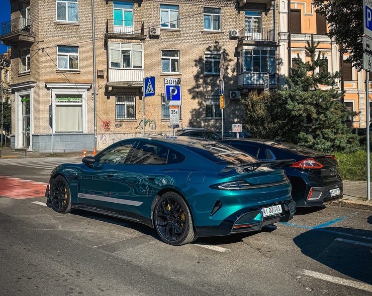 Электромобиль Xiaomi SU7 Ultra