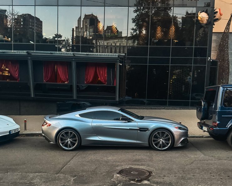 Суперкар Aston Martin Vanquish