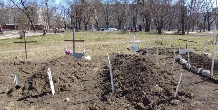 могилы мариуполь, захоронения в мариуполе, война мариуполь