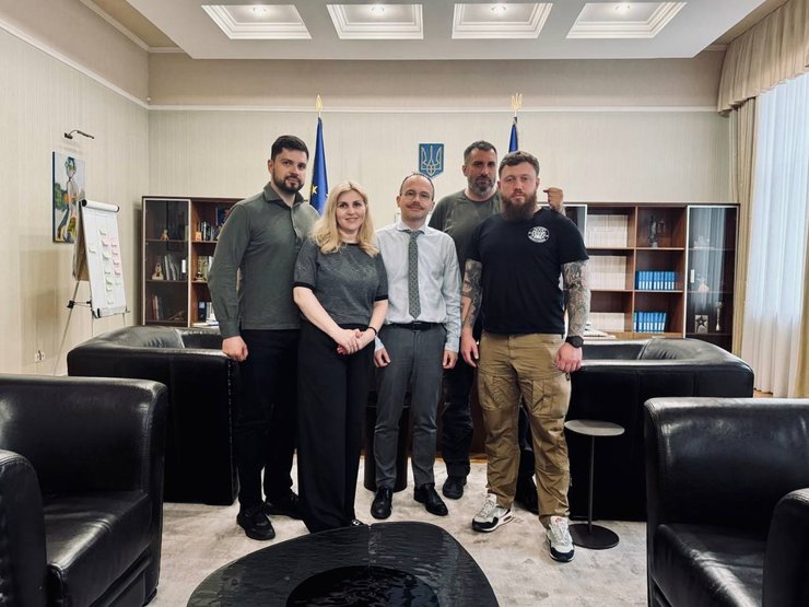 дмитрий кухарчук, денис малюська, олег петренко