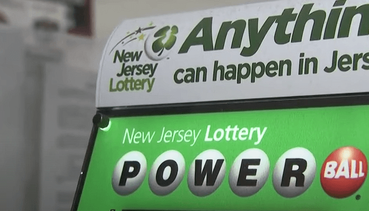 Победитель лотереи, деньги, приз, сорвал джекпот, хотел вернуть сок, не было денег, стал миллионером, крупная сумма,