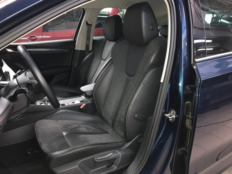 сиденье водителя в алькантаре для новой Skoda Octavia A8