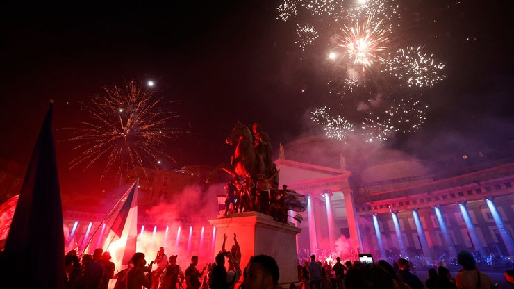 фанаты в Неаполе