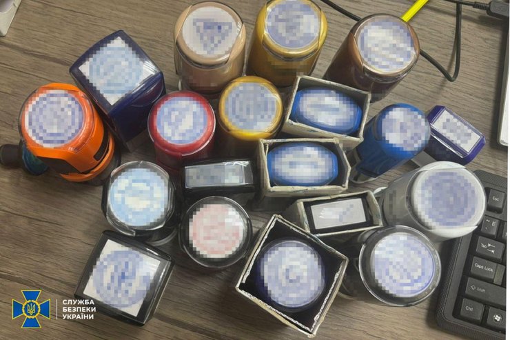 Печатки, які використовувалися для укладення фіктивних договорів