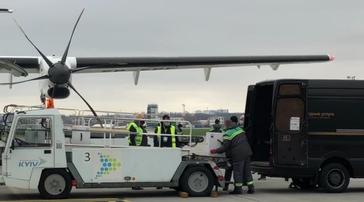 Самолет, вакцина Pfizer