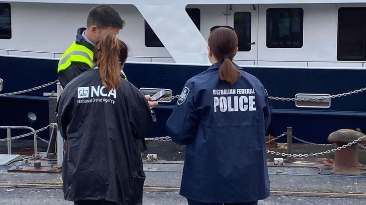 наркотики, яхта, поліція