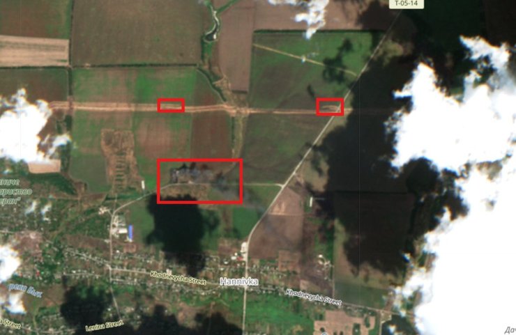 Супутникові знімки показують, що українські інженери продовжують будівництво укріплень за 4 км від місця прориву росіян