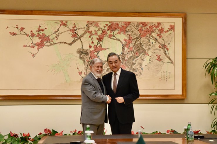 Ван І, Селсо Аморім