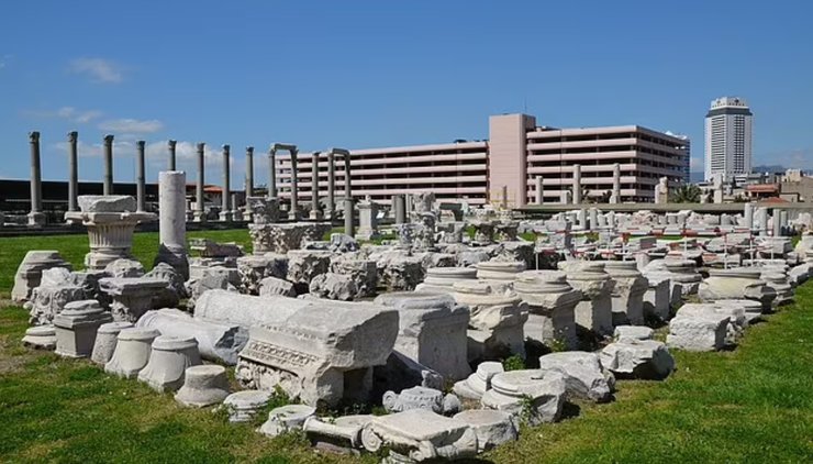 Руїни, Смірна, Туреччина