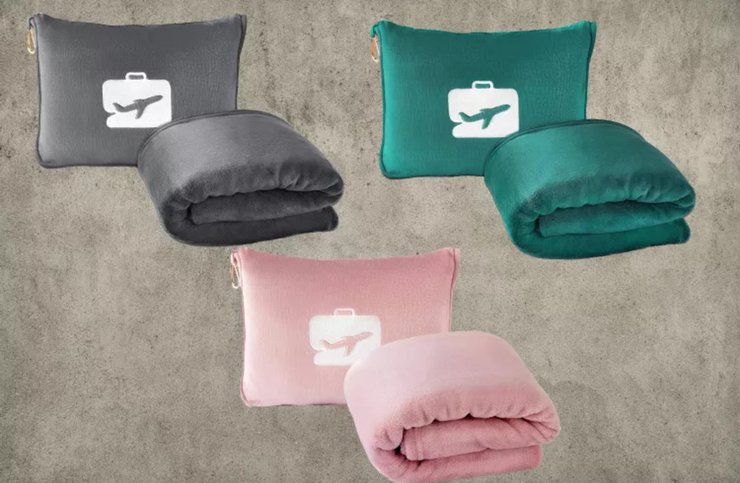 Стюардесса из США рассказала о "грязных" бесплатных одеялах и других вещах на борту самолета