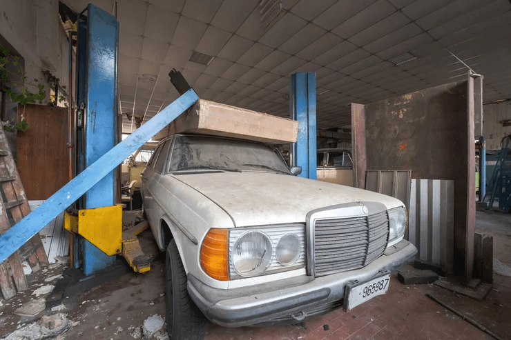 покинутий автопарк