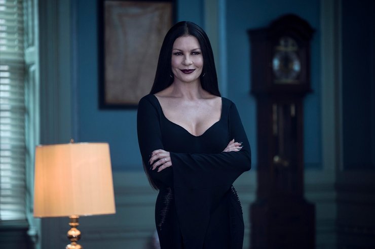 Как выглядит Кэтрин Зета-Джонс в сериале "Венздей"
