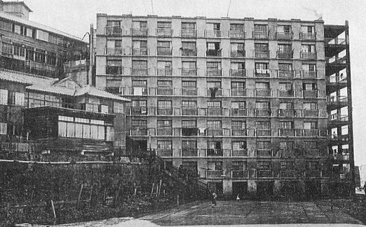 Житловий будинок на острові, 1930 рік