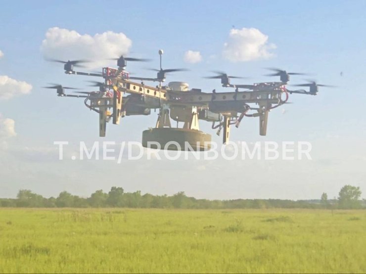 Россияне создали "Бабу Ягу" из четырех квадрокоптеров