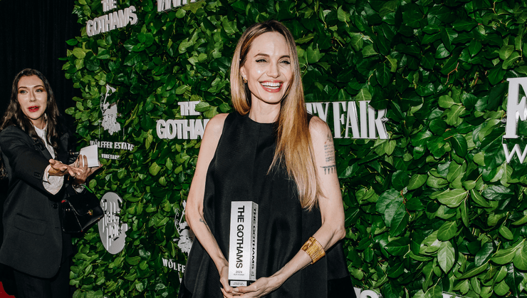 Анджелина Джоли