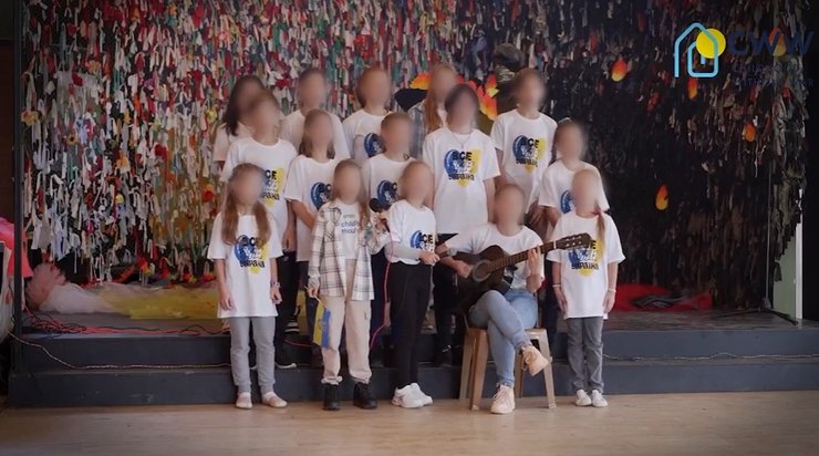 Во время проекта "Детство без войны" детей привлекали к кампаниям по сбору средств Фондом