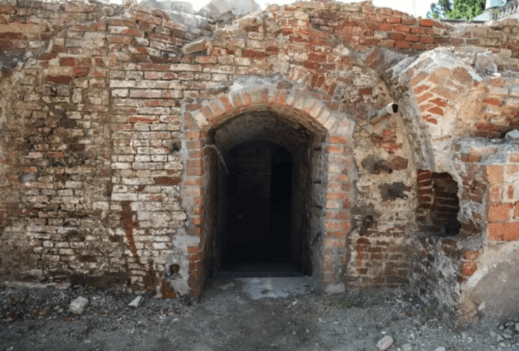 Варшава, дворец, руины, подземный ход, тоннель, раскопки, находка, археологи, археология, история, орел, подвал, военная разведка, исследователи