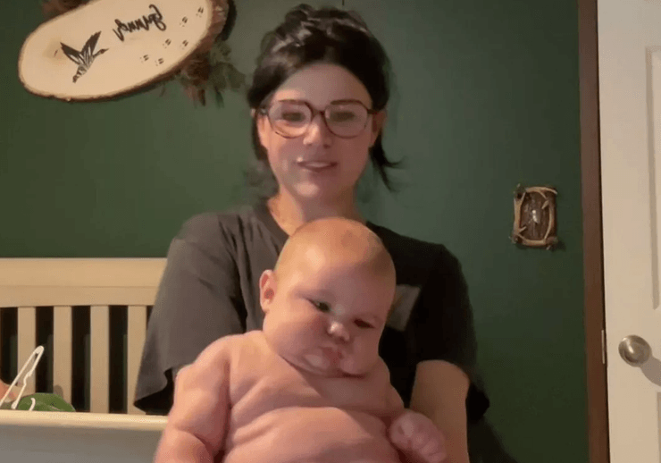 Малюк дуже швидко набирає вагу