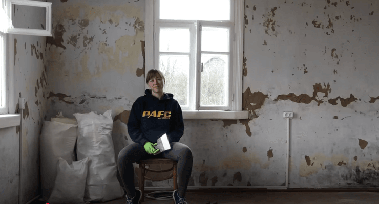 Жінка купила хату в селі