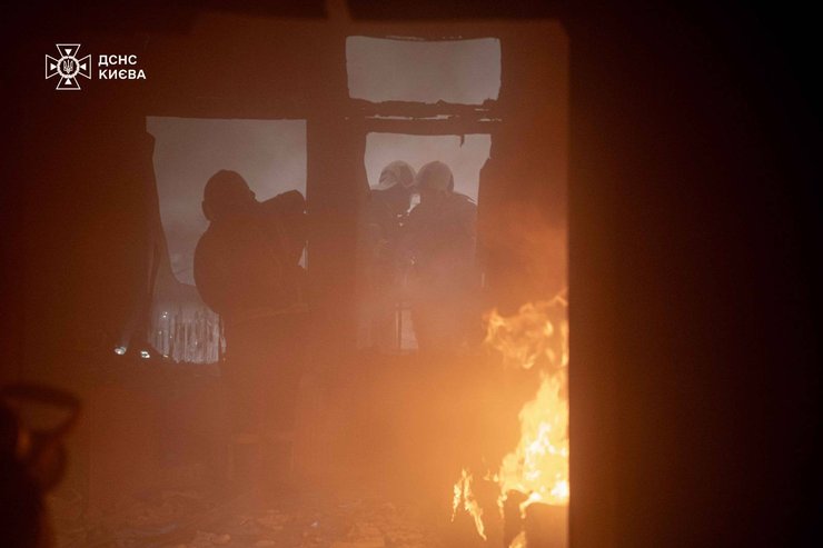 Пожар в отеле Дніпро на Хрещатике в Киеве