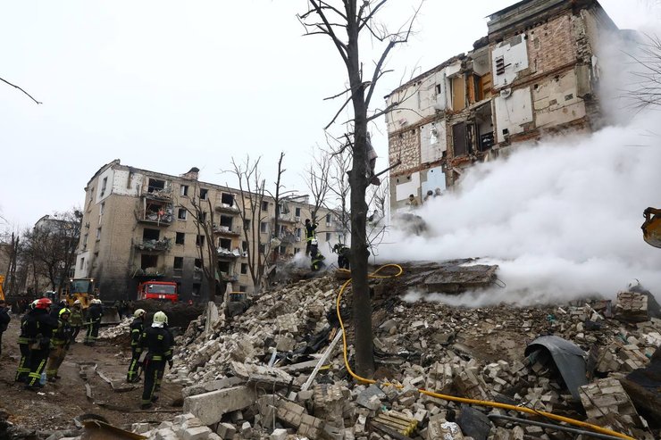 Украина, ракетный удар, спасатели, война, фото