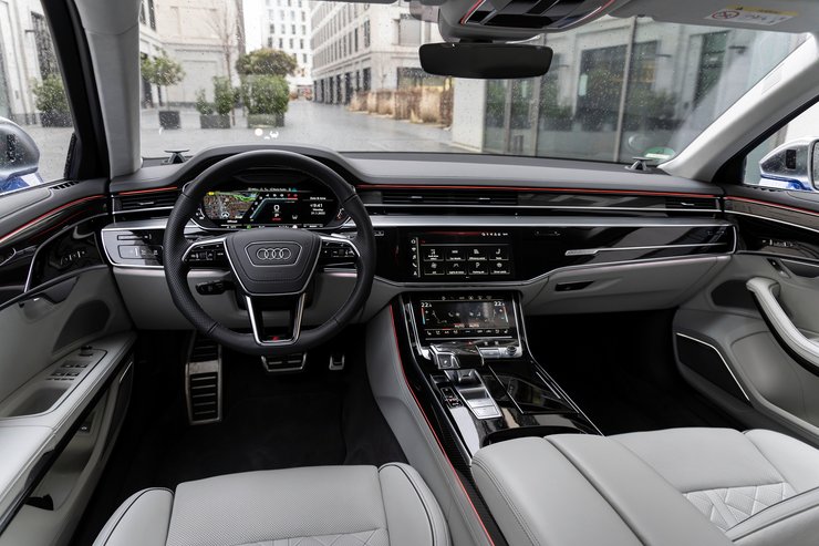 Салон Audi S8