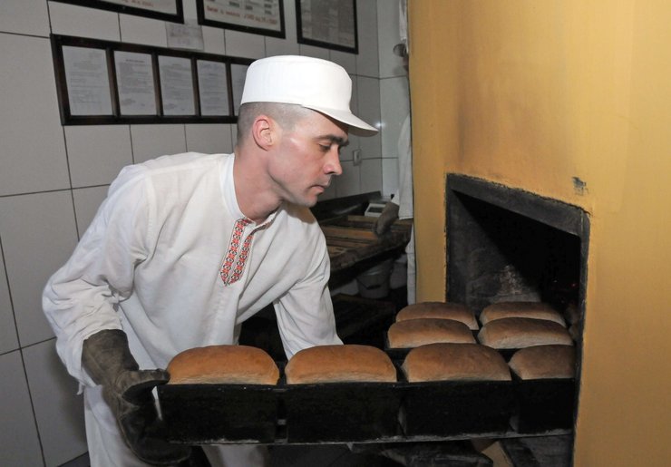 В торговых сетях и на АЗК часто предлагают вакансии с бронированием