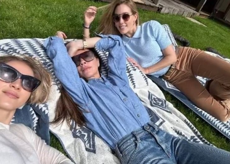 Виктория Бекхэм, Андреа Райчич и Джеки Эйнсли