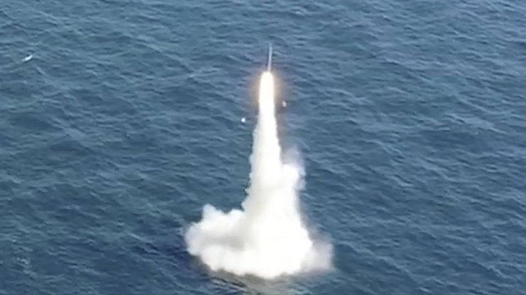 Пуск ракети з підводного човна