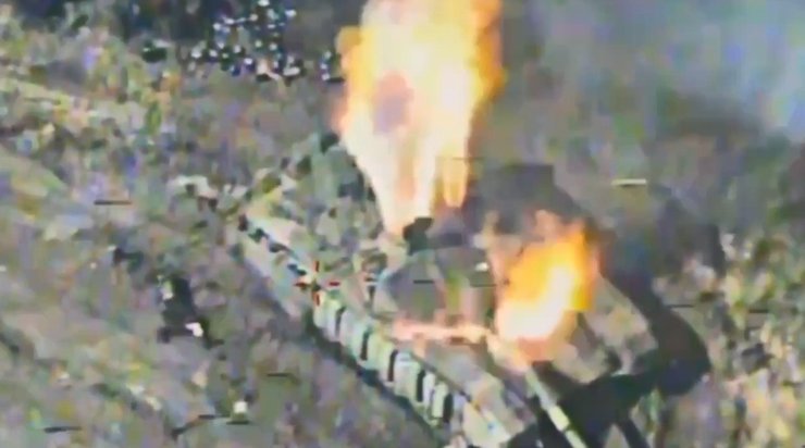 Танк Т-90 "Прорыв" горит