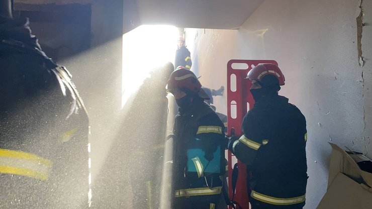 Спасатели в киеве, гсчс, попадание ракеты, ракета попала в дом