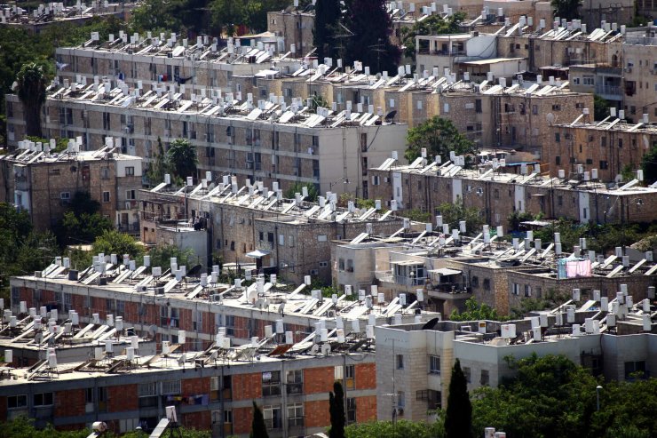 Солнечные водонагреватели на домах в Израиле