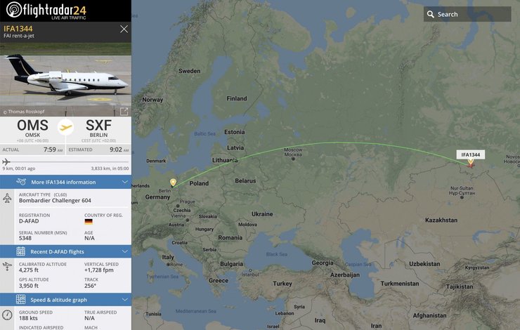 В Германию Кернес летит тем же самолетом, что и Навальный