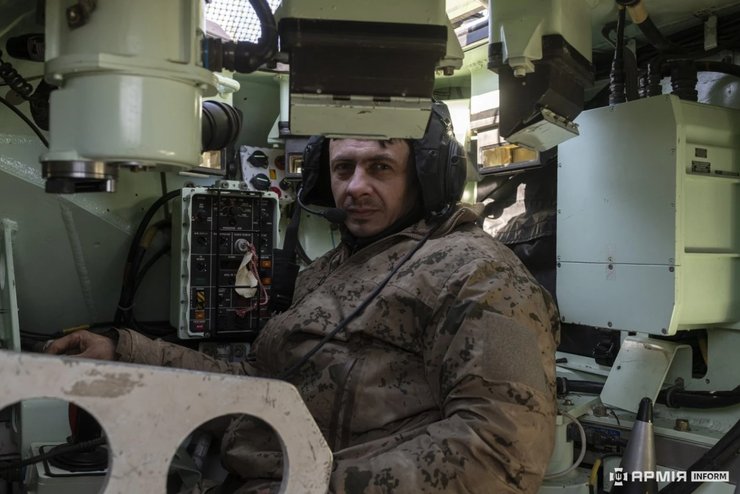 танкист AMX-10