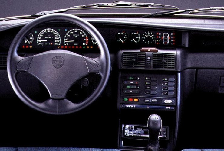 салон Lancia Delta, Lancia Delta 1998, Lancia Delta HPE