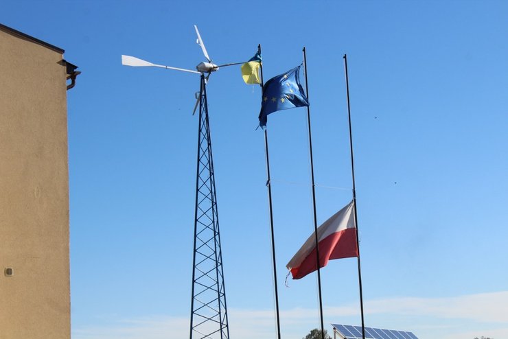 Ветрогенератор в Михлине возле клуба