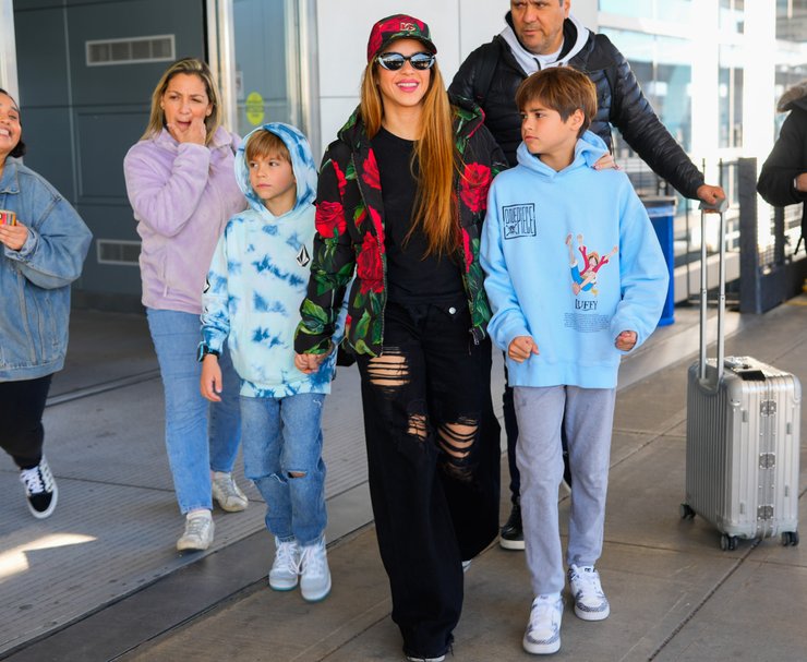 Шакира с сыновьями