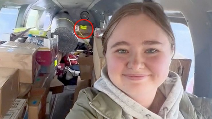 Жінка літає за покупками, літак, переліт, найвіддаленіше село у світі, літають за покупками