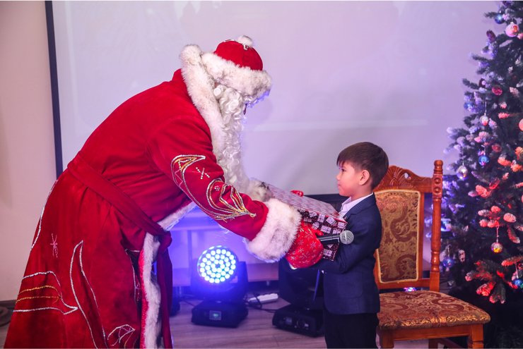 Владимир Путин, новогодние подарки, тульский пряник, Газпром, Роснефть, Мальчик, Киргизия, Рустам Ташматов, Виктор Нефедов