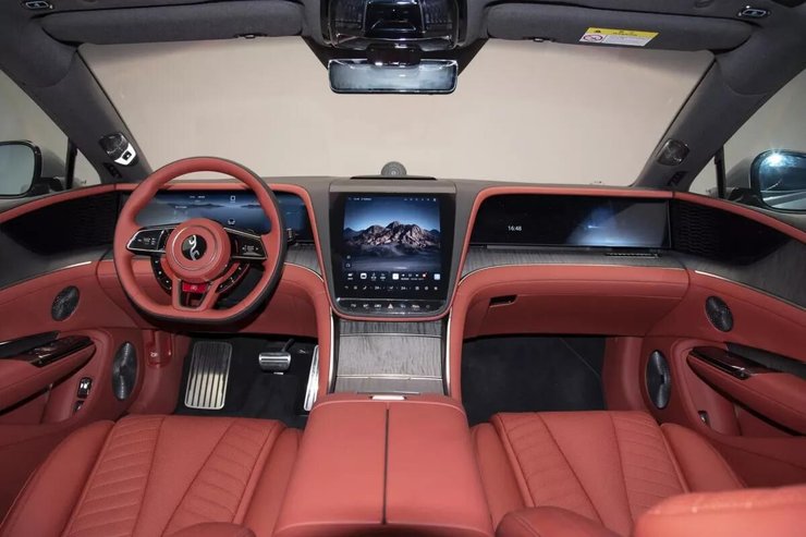 салон Yangwang U7