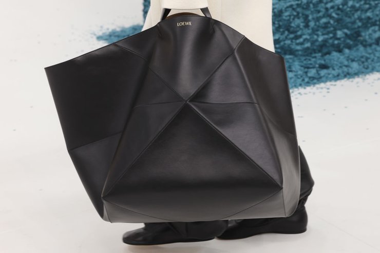Показ Loewe осінь-зима 2023 фото