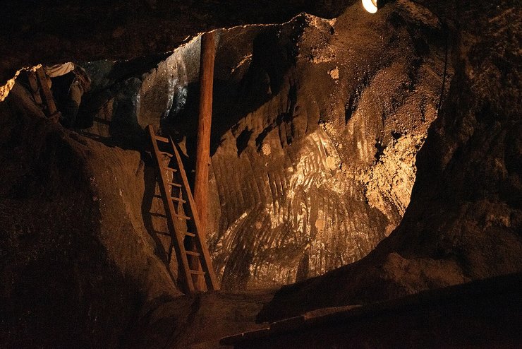 В XIII веке началась крупномасштабная добыча соли.