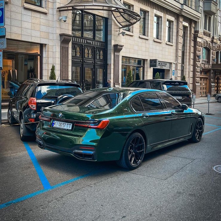 BMW M760Li xDrive Александра Усика