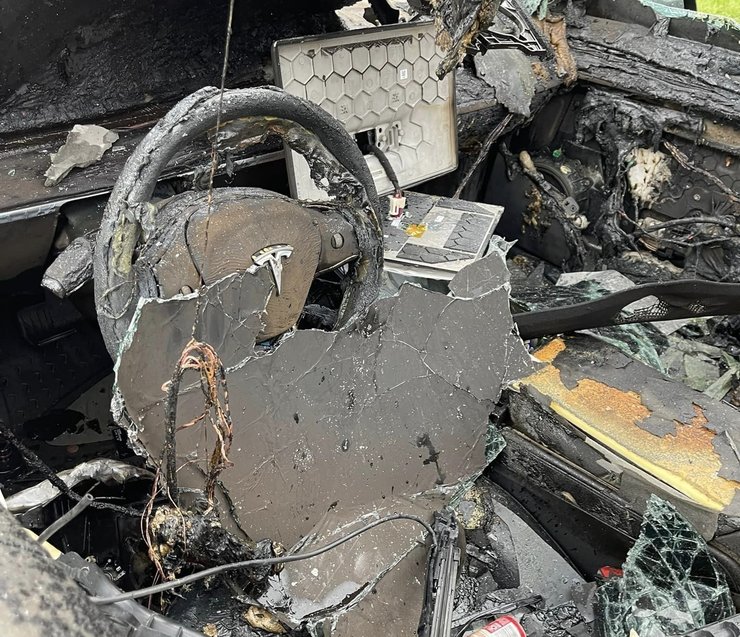 згоріло авто, згорів електромобіль, Електромобіль Tesla Model 3, Tesla Model 3